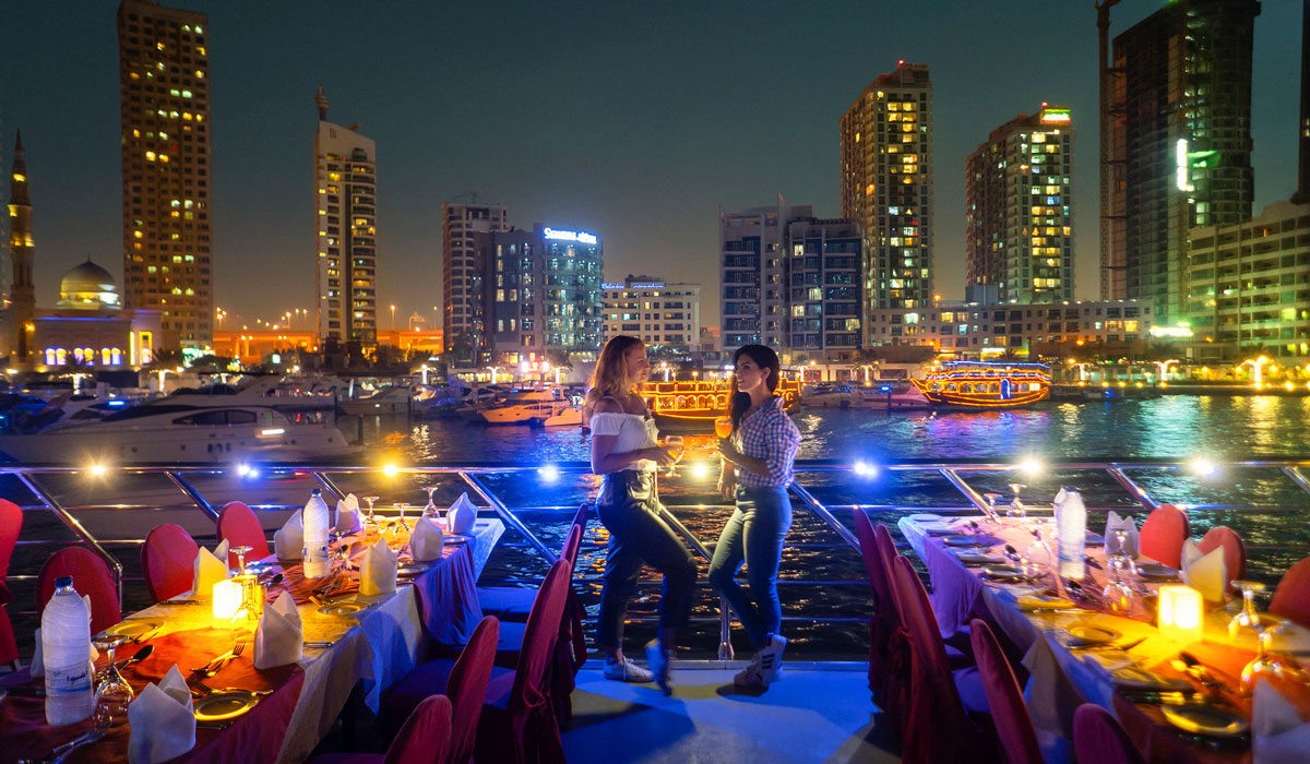 5-Star Tour Dubai Marina Dinner Cruise